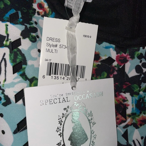 Dress - Picture 5 of 5